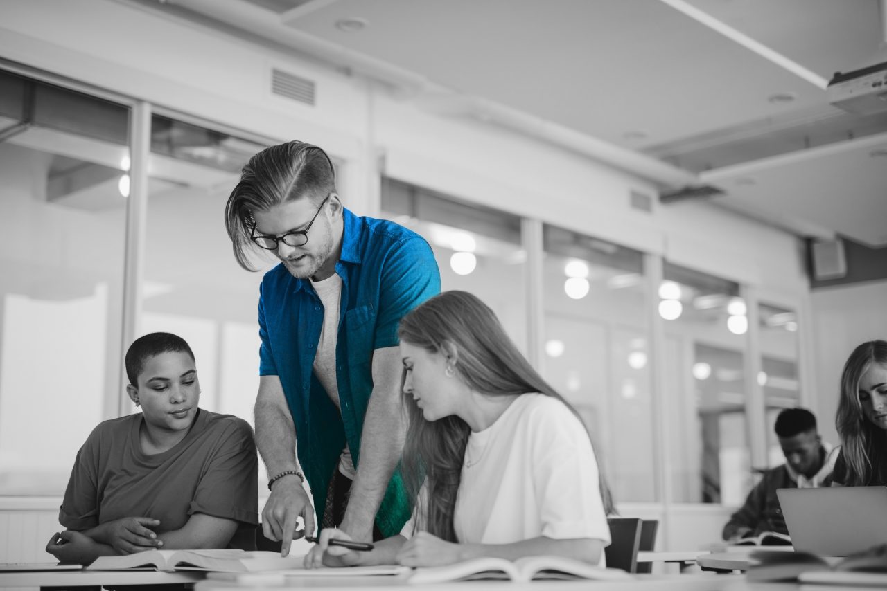 The Pros and Cons of 4 Types of Injection Molding Training | RJG, Inc.